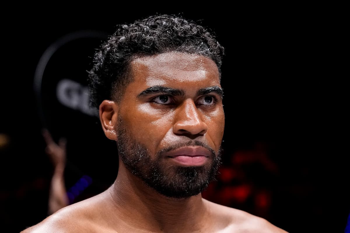 Don Sno during his bout against Tayfun Ozcan at Glory 103 at the Rotterdam Ahoy