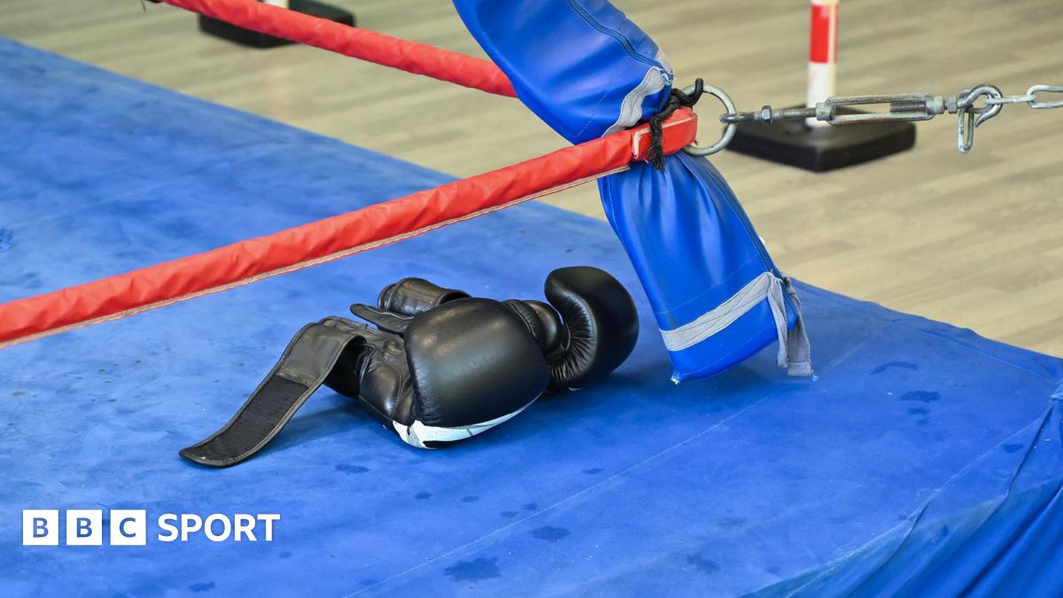 Maro Itoje with Lions fans