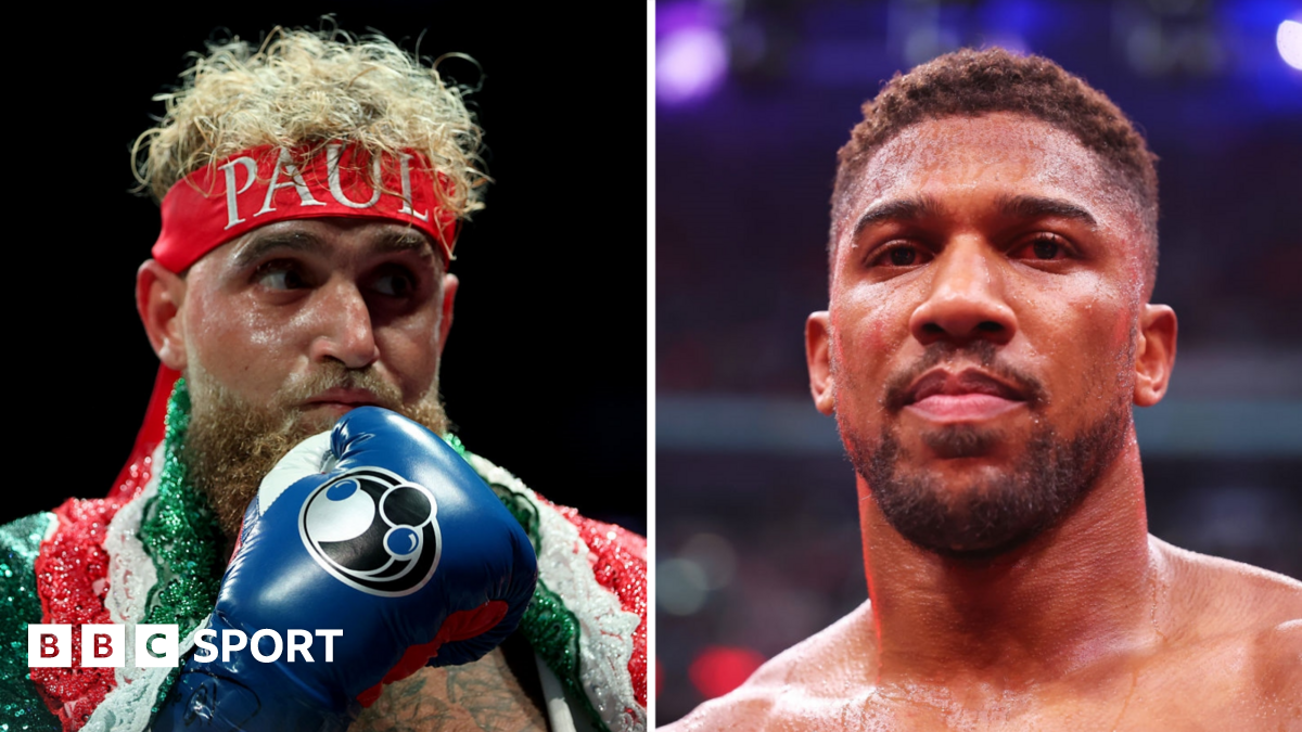 Maro Itoje with Lions fans