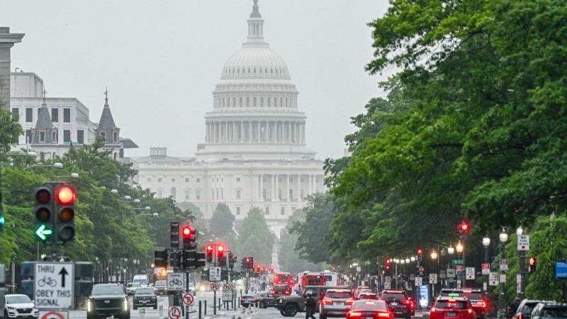 FX Daily: Three reasons for the dollar to stay pressured this week | articles