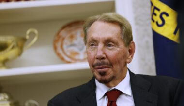 Oracle soars on AI cloud gains, Ellison closes in on Musk