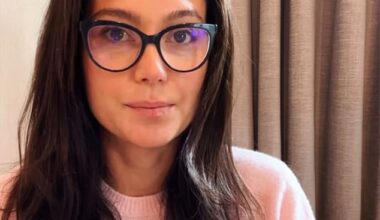 Bruce Willis ¿ wife Emma Heming is opening up about the devastating day she learned her husband was facing a future with dementia ¿ a moment she describes as both heartbreaking and traumatic