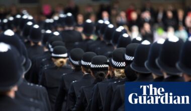 Met police investigate possible vetting errors over 300 recruits | Metropolitan police