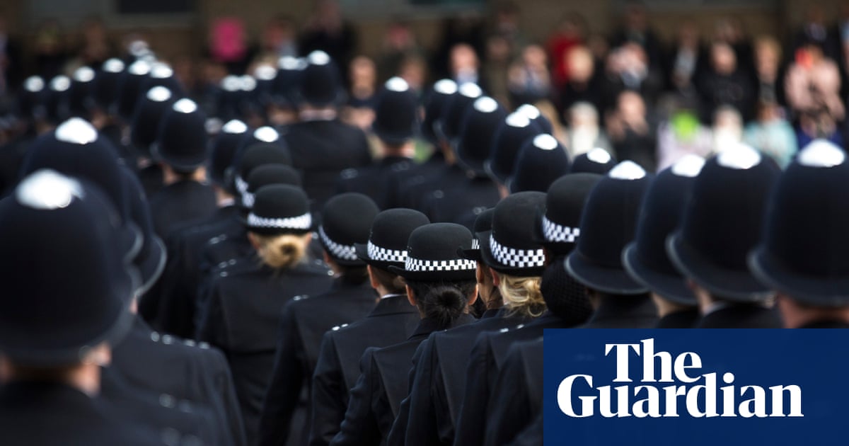 Met police investigate possible vetting errors over 300 recruits | Metropolitan police