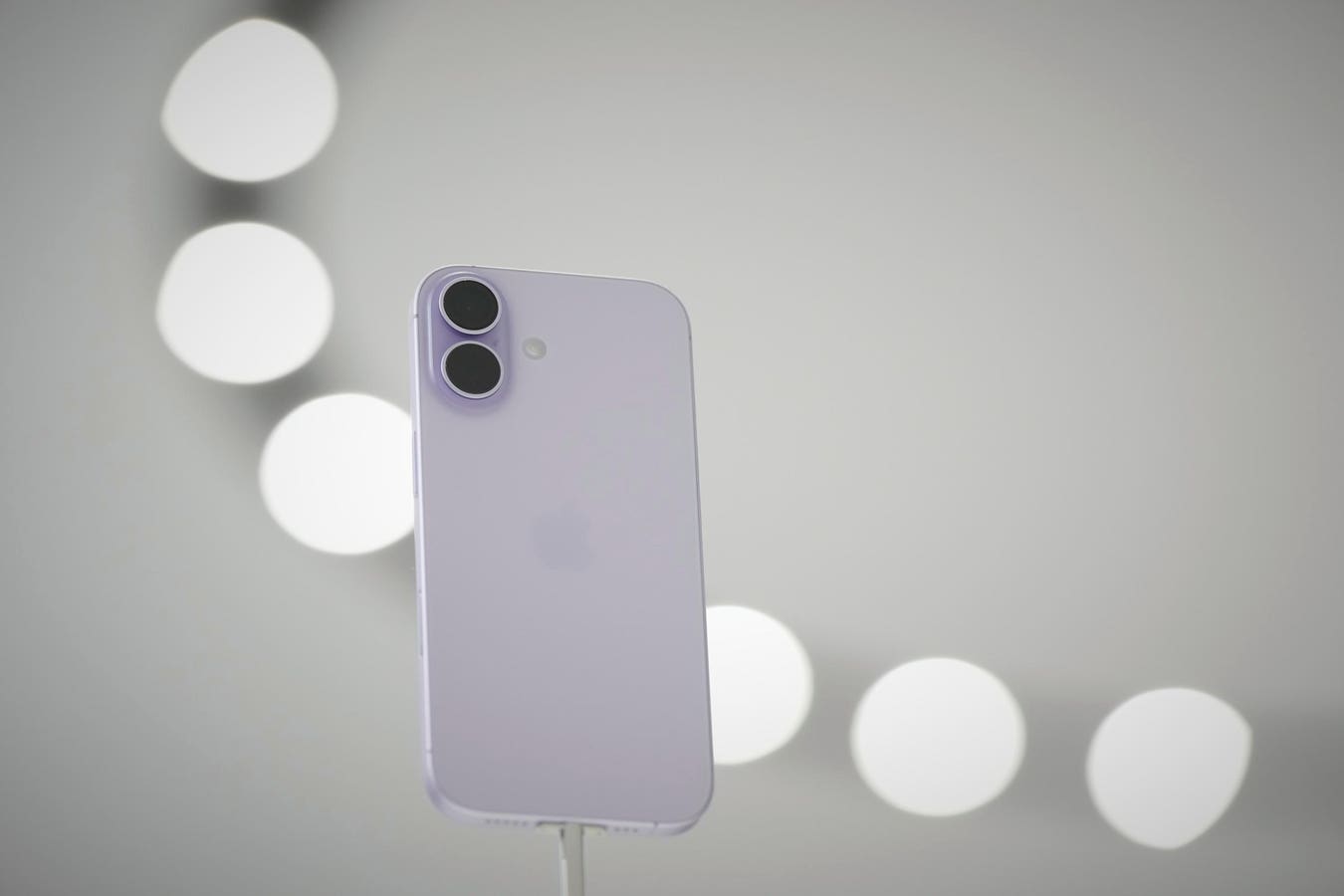 Apple IPhone 17 Price Beats Google Pixel 10 On Value And Features