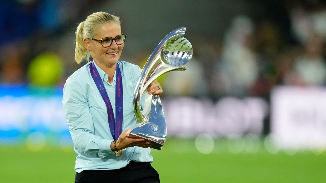 Sarina Wiegman wins Johan Cruyff Trophy: 'I'm staying in England'
