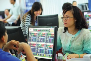 Stock market enters pivotal point with cautious optimism