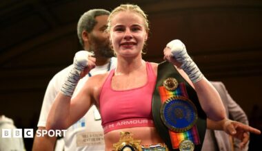 Tysie Gallagher: Luton fighter retains titles with points win