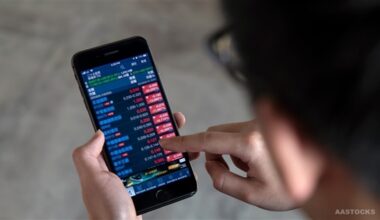 HSI Closes at 26,438, Down 8 pts; HSTI Closes at 6,077, Up 34 pts; MEITUAN Up over 3%; NTES, HSBC HOLDINGS, BAYZED HEALTH, JOHNSON ELEC H, MIRXES-B Hit New Highs; Market Turnover Rises