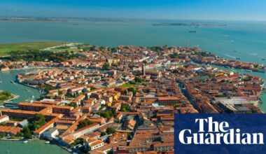 Venice police fine parents of children who played football in public square | Italy