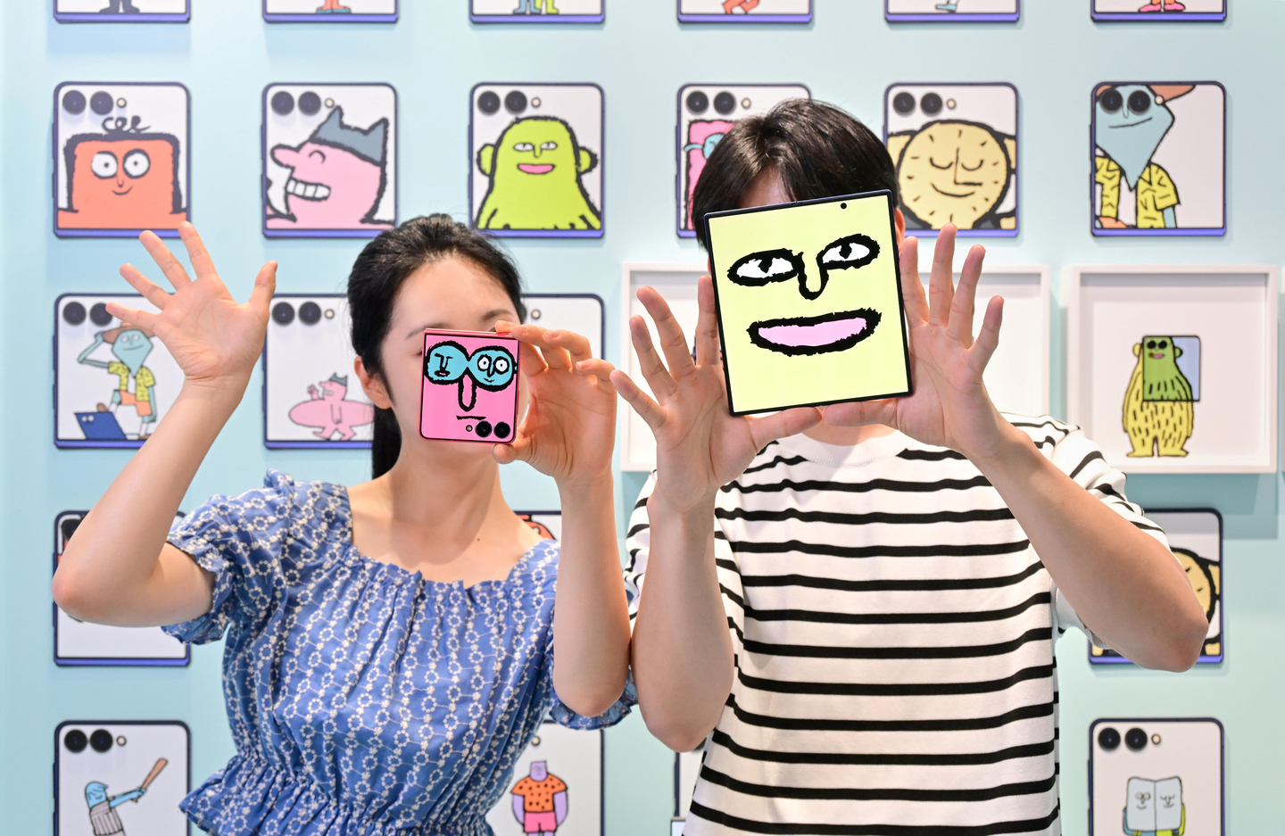 Visitors pose for the camera as they participate at an experience zone hosted by Samsung Electronics to promote its Galaxy Z Fold 7 and Z Flip 7 in southern Seoul's Coex in July 2025. [SAMSUNG ELECTRONICS]