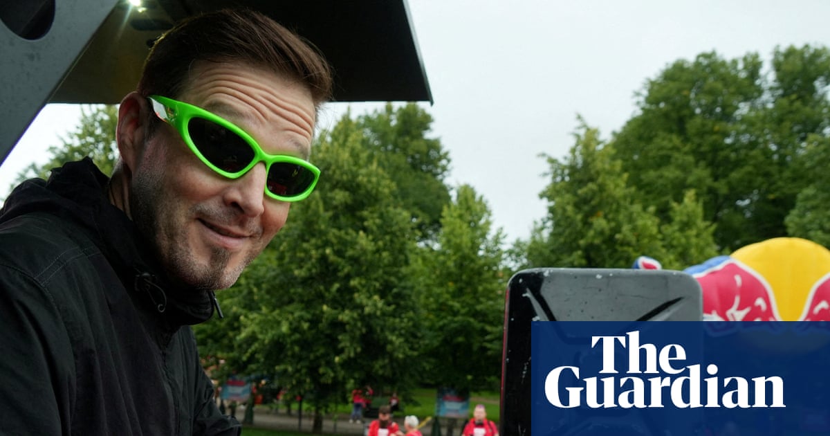 852 athletes, countless gilets and a man dressed as a cathedral: how Darude’s Sandstorm inspired a 6.7km fun run | Dance music