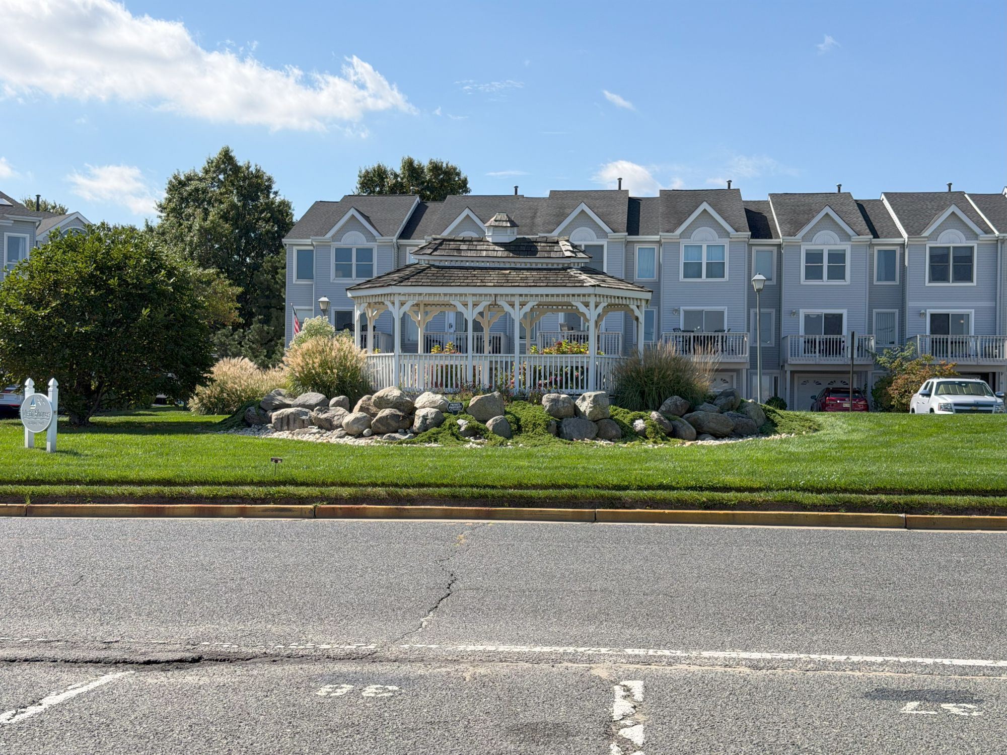 Apple iPhone 17 Pro Max daytime sample.