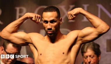 Tony Jacklin lifts the Ryder Cup in 1975