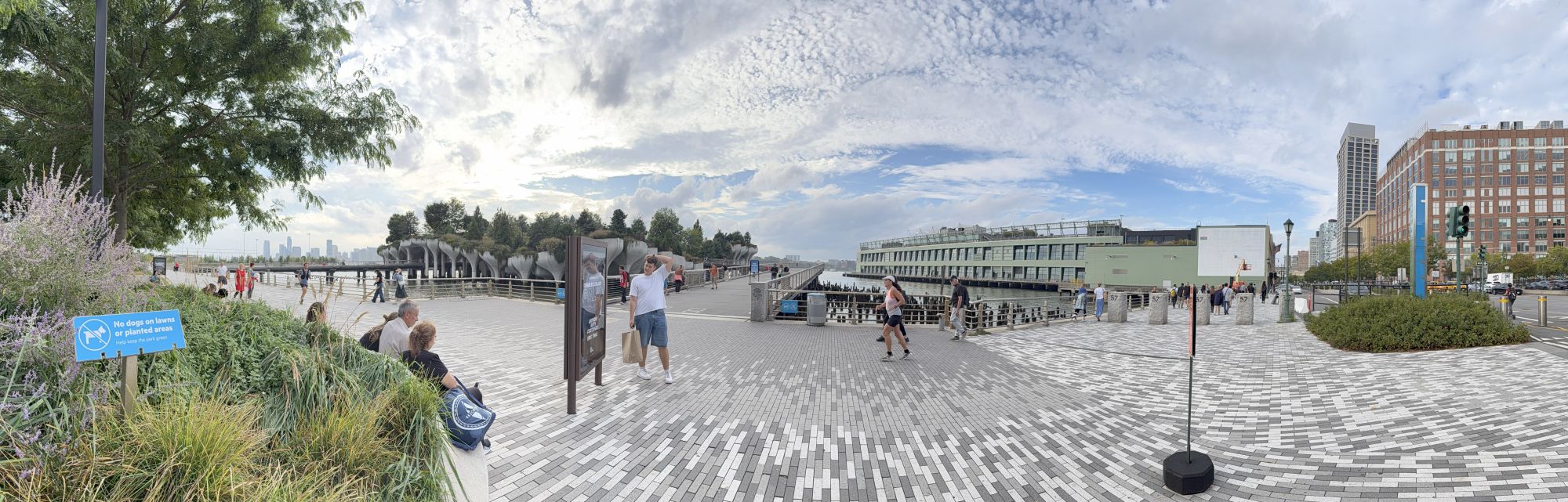 Apple iPhone 17 Pro Max panorama sample.