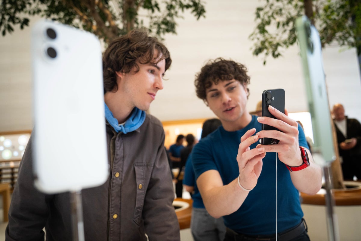 Apple users complain of major issue with new iPhones - The Independent