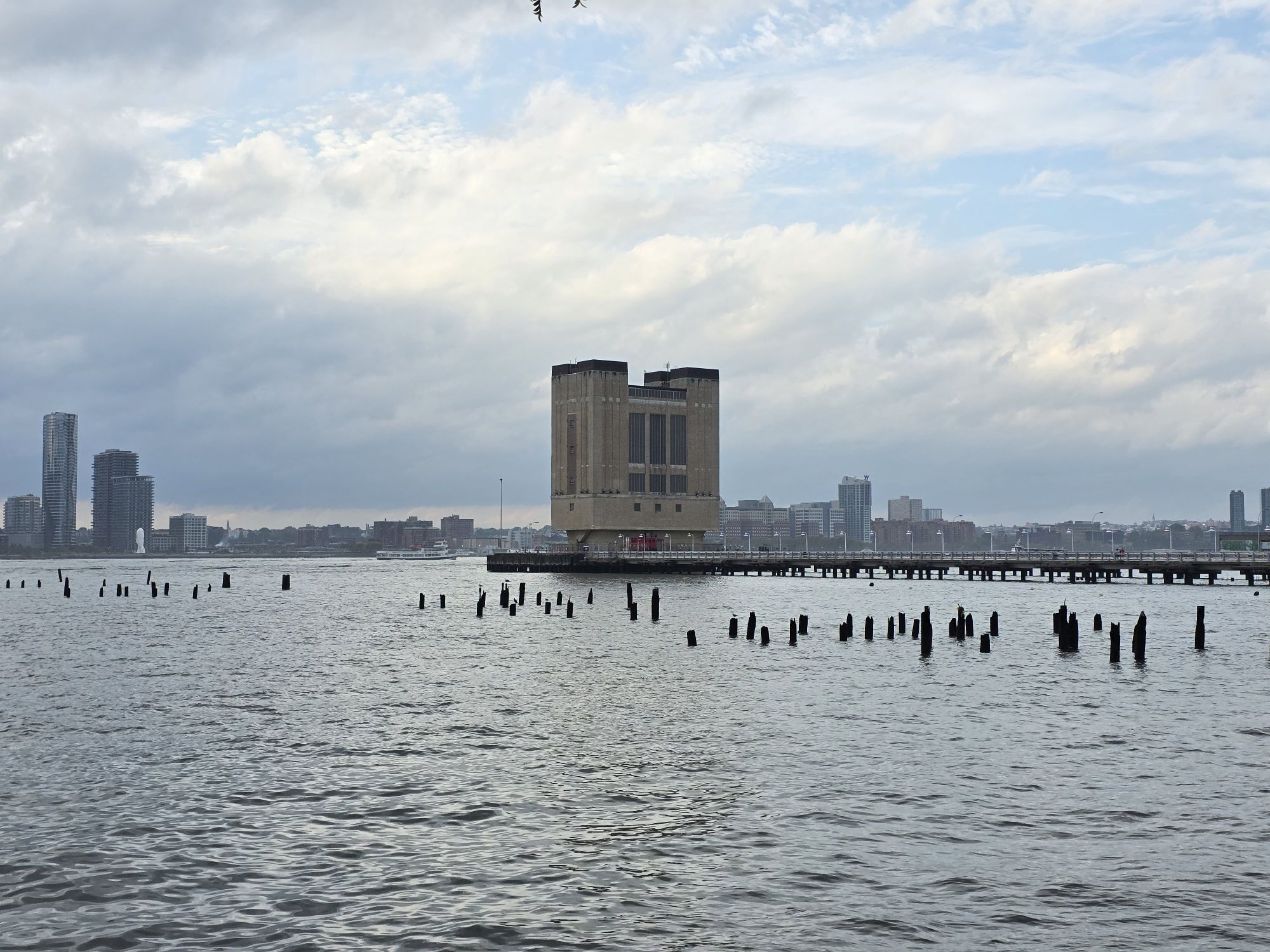 Samsung Galaxy S25 Ultra daytime sample.