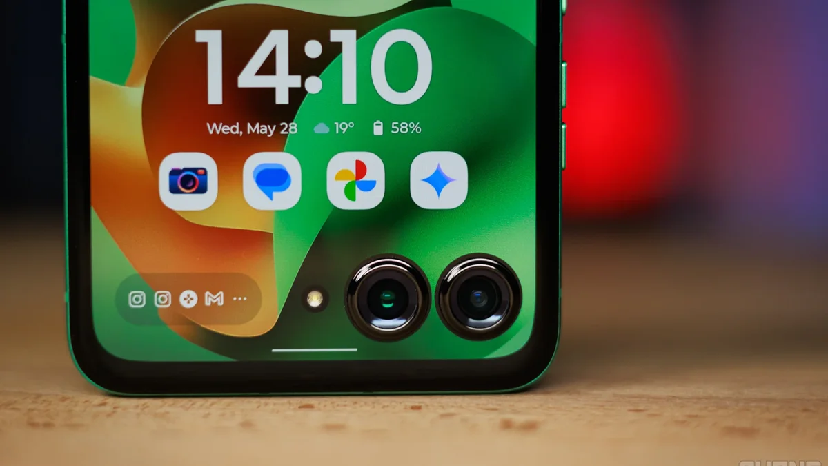 Razr (2025) gets $200 freebie, giving buyers more reason to choose it over Z Flip 7 FE