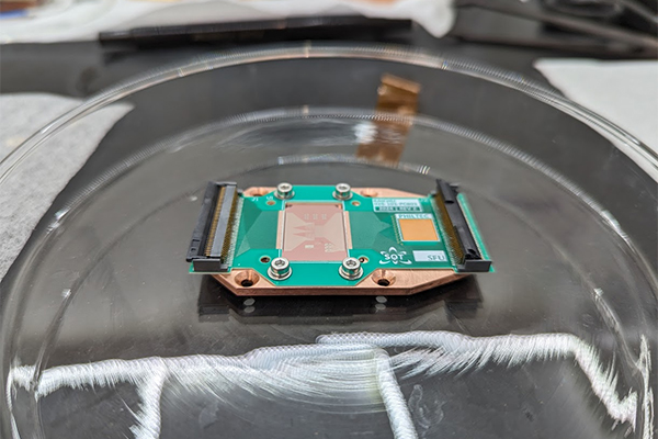 SFU physicists create new electrically controlled silicon-based quantum device - SFU News