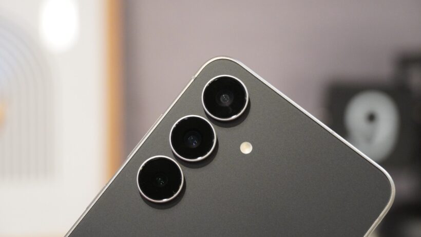 Galaxy S25 FE cameras