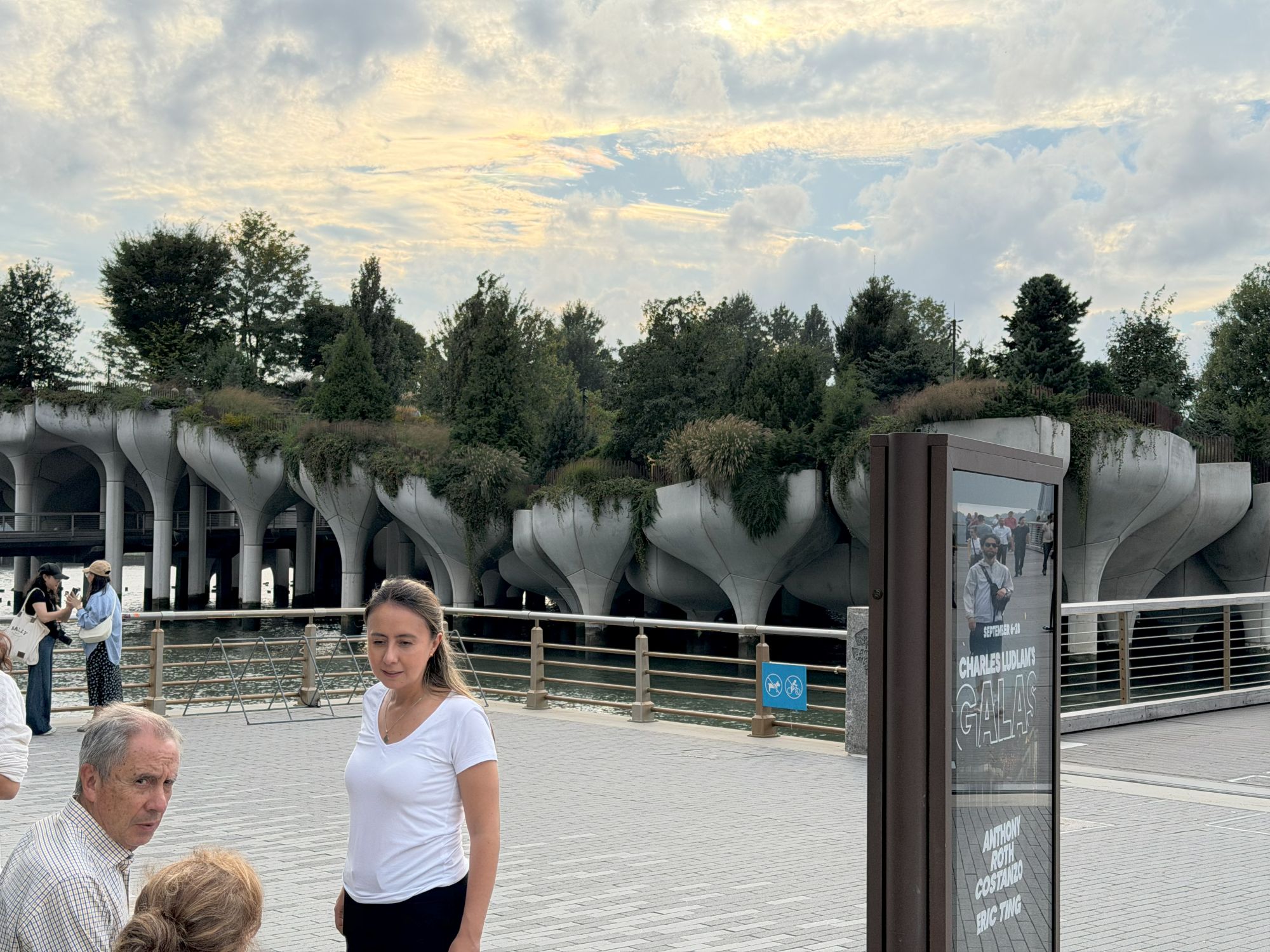 Apple iPhone 17 Pro Max daytime sample.