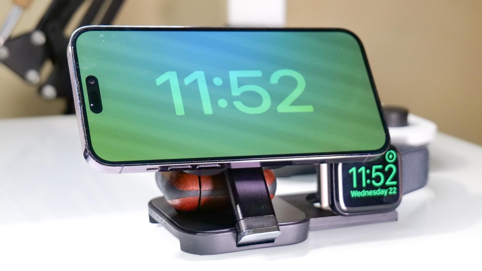 Lisen 3-in-1 MagSafe Charging Station.