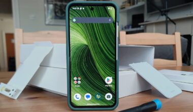 The Fairphone 6 standing before various boxes.