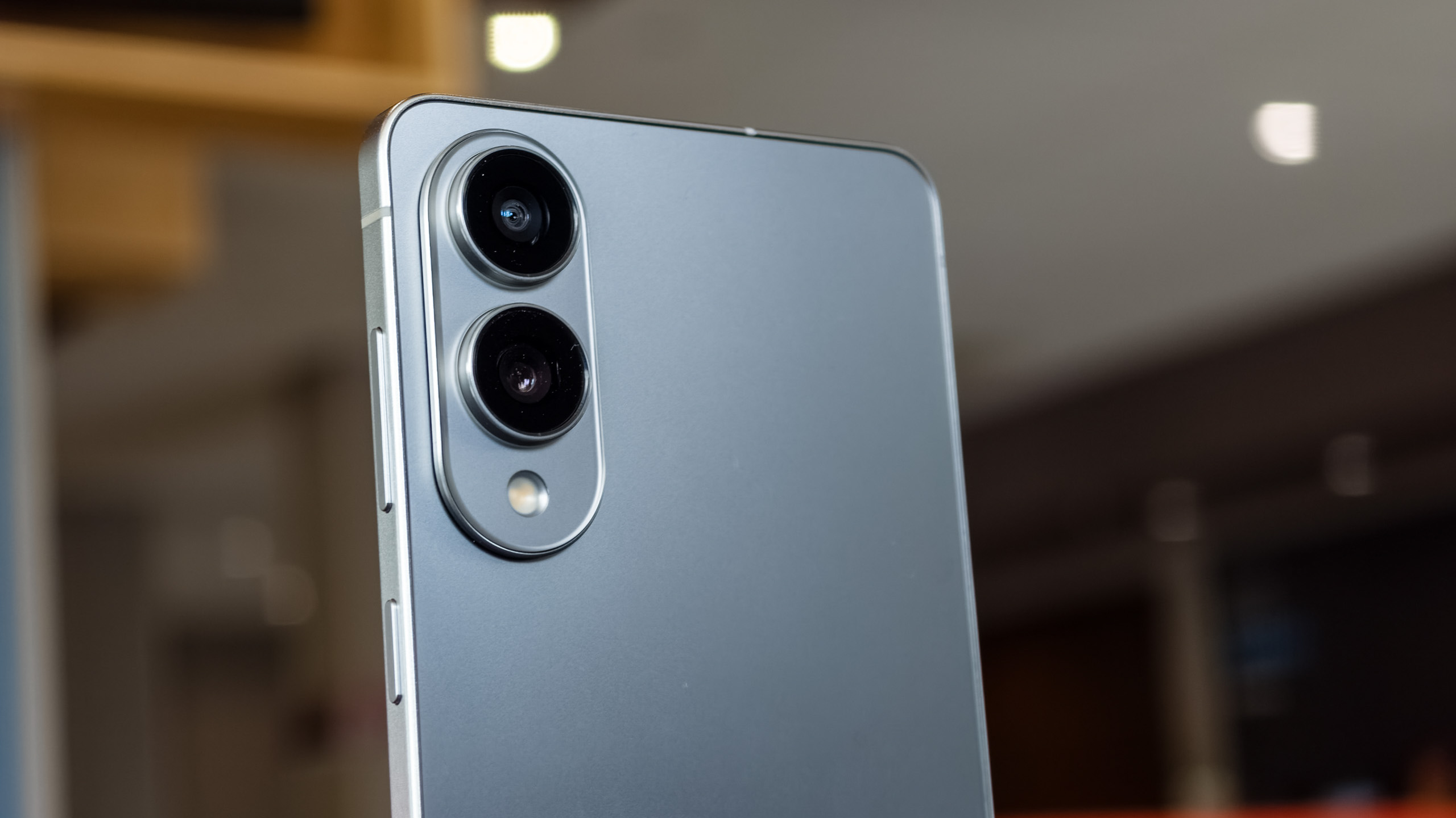 Dual cameras on the Galaxy S25 Edge