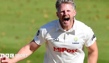 Sam Allardyce gives a thumbs-up