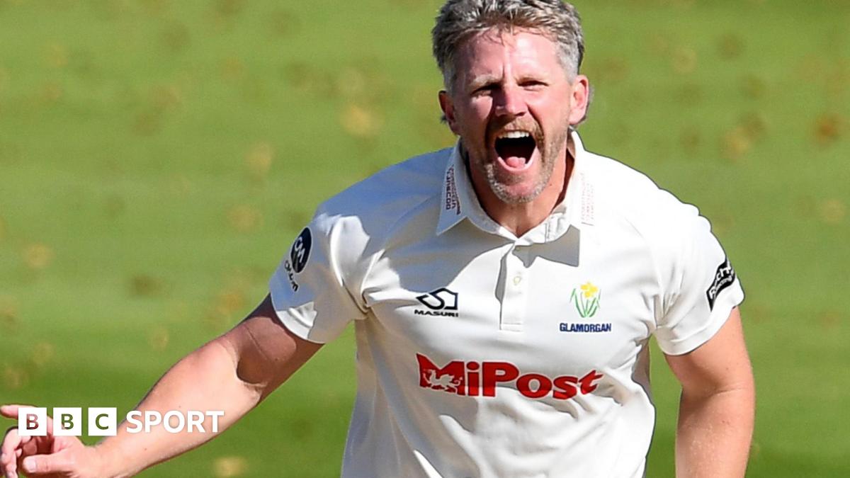 Sam Allardyce gives a thumbs-up