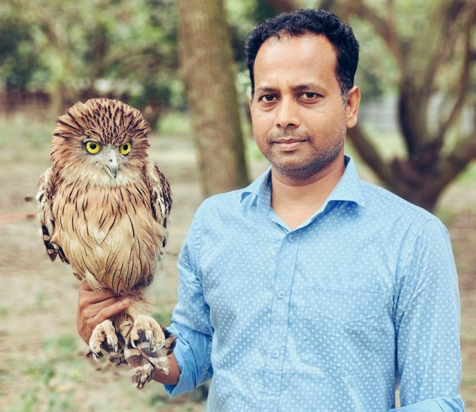 Wildlife Inspector Asim Mallik holds an Indian eagle owl during a raid at Manoroma Park in Mujibnagar, Meherpur, in May this year. Photo: Courtesy
