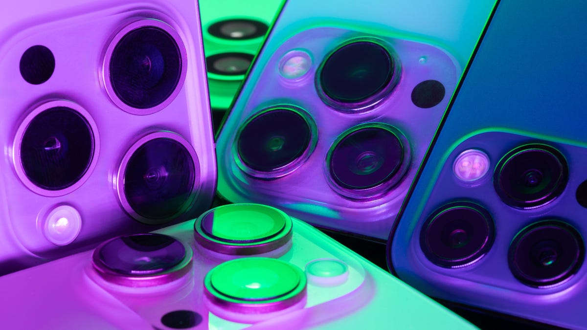 A close up of a bunch of iPhone cameras