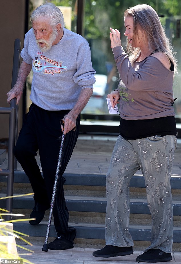 Instead, the Missouri-born hoofer made his way down on his own, gripping his cane and using the banister as Arlene, 54, walked watchfully beside him