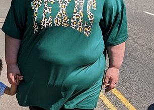 At her heaviest, Tina weighed a scale-busting 23st 7lbs¿and wore a size 26