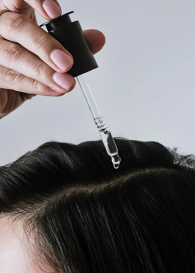 Natural oils alone can¿t cure dandruff, says Dr Aamna Adel