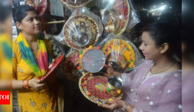 City markets abuzz with festive rush ahead of Karva Chauth | Kanpur News