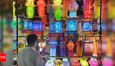Diwali market sees high demand for colourful lanterns | Kolhapur News