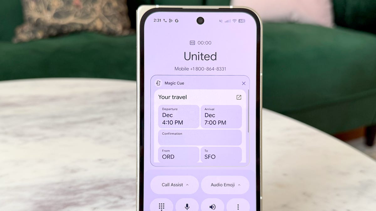 A phone call to United Airlines showing the Magic Cue box with flight information on the call screen