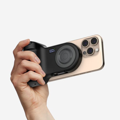 A Camera Grip That Can Charge your iPhone
