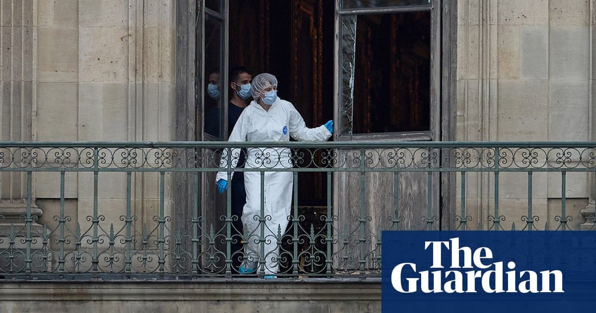 Louvre heist puts pressure on French government over museum security | Paris