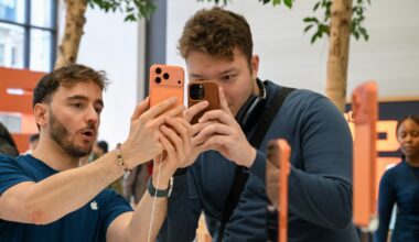 Gold and iPhones drive surprise growth in UK retail sales