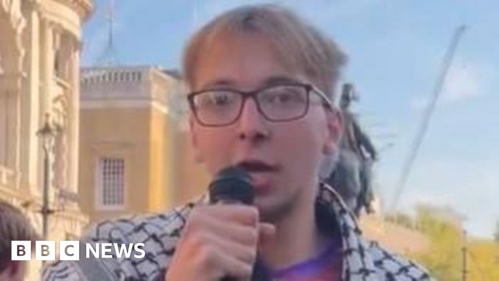 Oxford student arrested after chanting about putting Zionists 'in the ground'