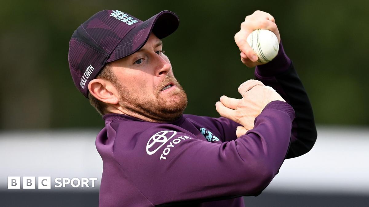 Ange Postecoglou holds his head