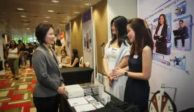Minister of State for Foreign Affairs and Trade and Industry Gan Siow Huang visiting the JPMorgan Chase booth at Singapore Polytechnic’s Career and Further Education Fair on Oct 22.