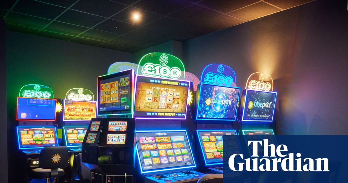 High street slot machine shops pay staff bonuses linked to how much gamblers lose | Gambling
