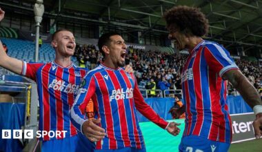 Daniel Munoz of Crystal Palace celebrates with Adam Wharton and Chris Richards