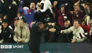 Derek McInnes celebrates with Hearts fans