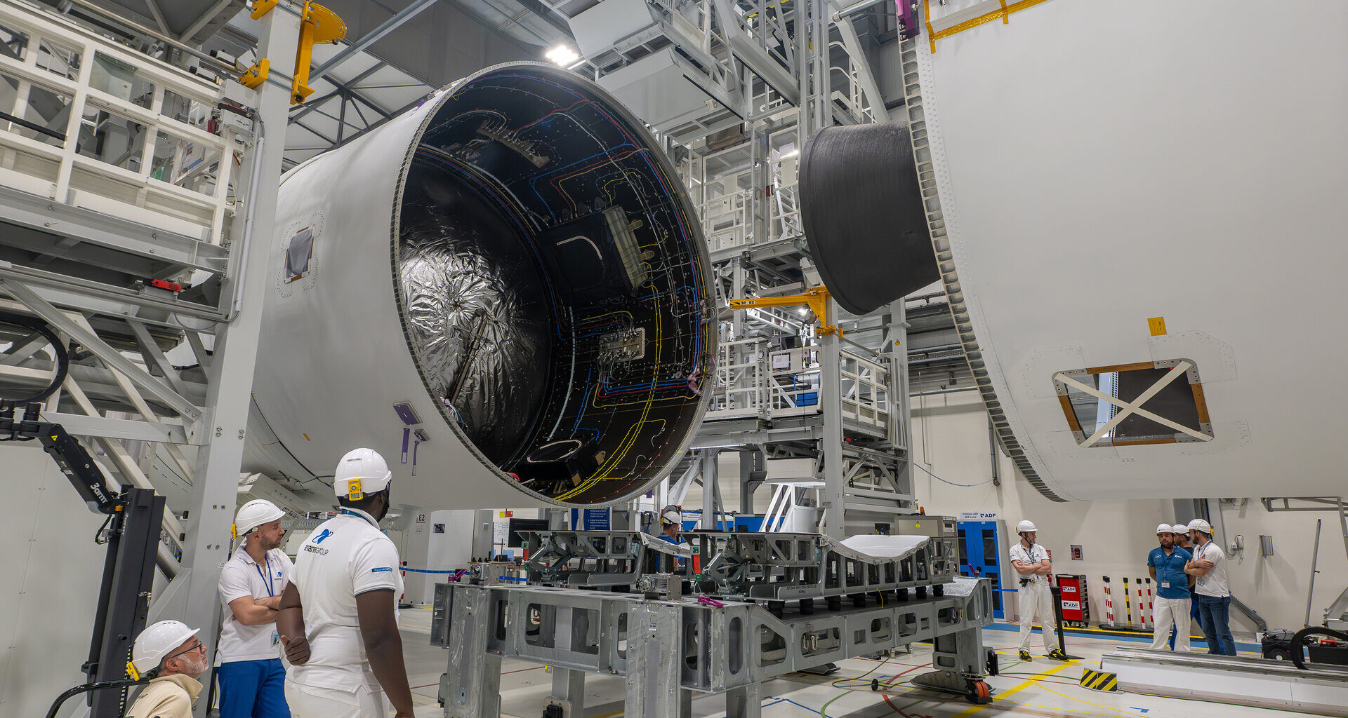 Connecting Ariane 6 stages