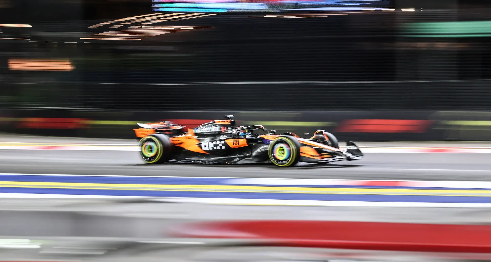 SINGAPORE, SINGAPORE - OCTOBER 03: Alexander Albon of Thailand driving the (23) Williams FW47