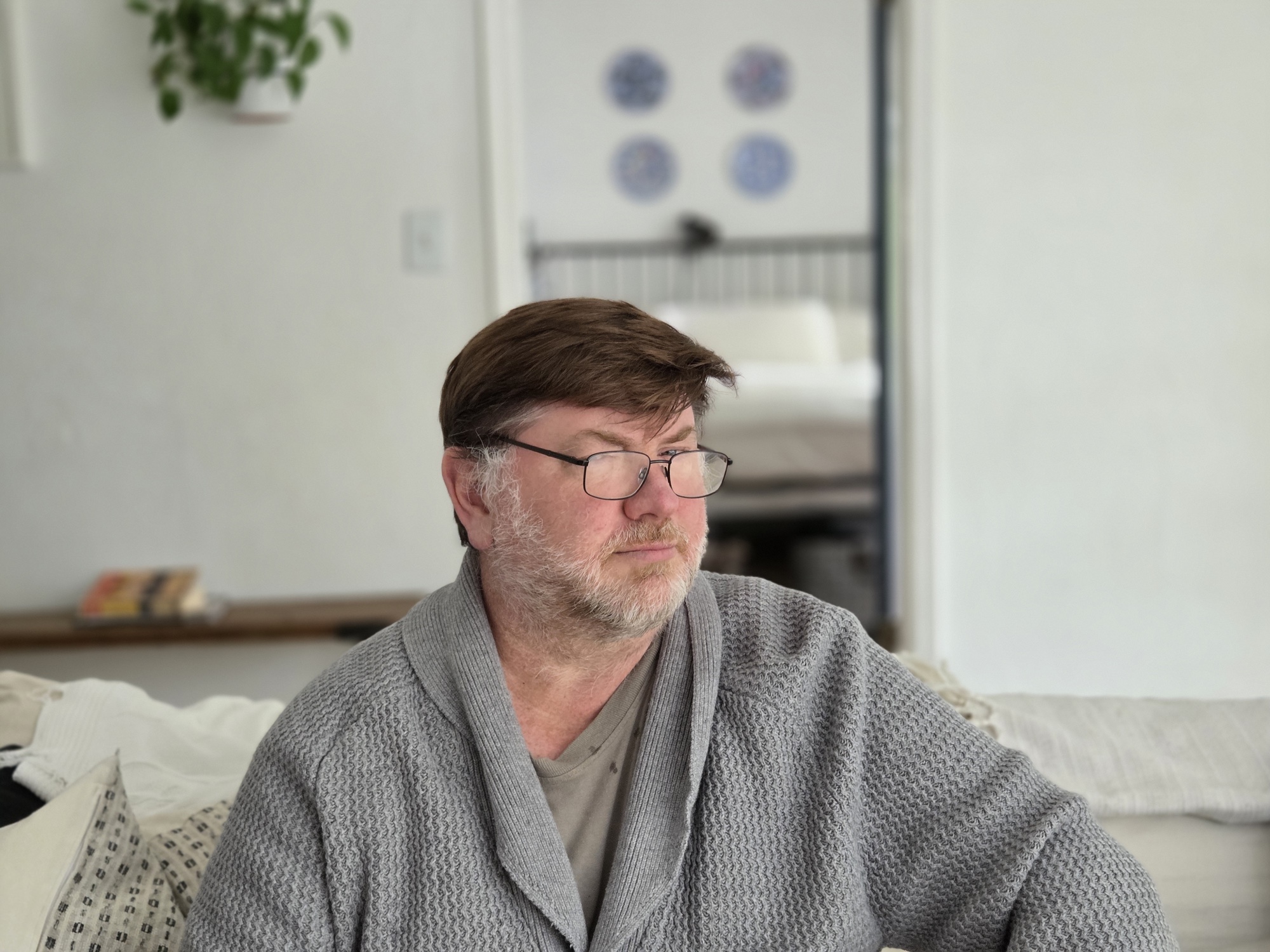 portrait with glasses by Galaxy S25 Plus